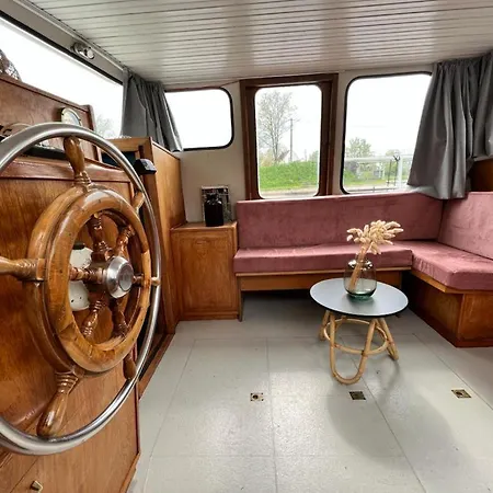 The Good Vibes, The Boat To Chill