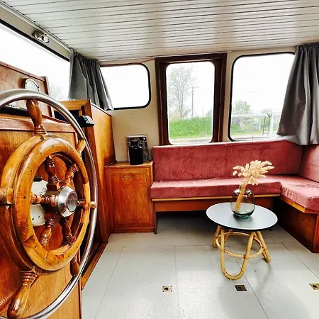 The Good Vibes, The Boat To Chill جيرادسبرجن